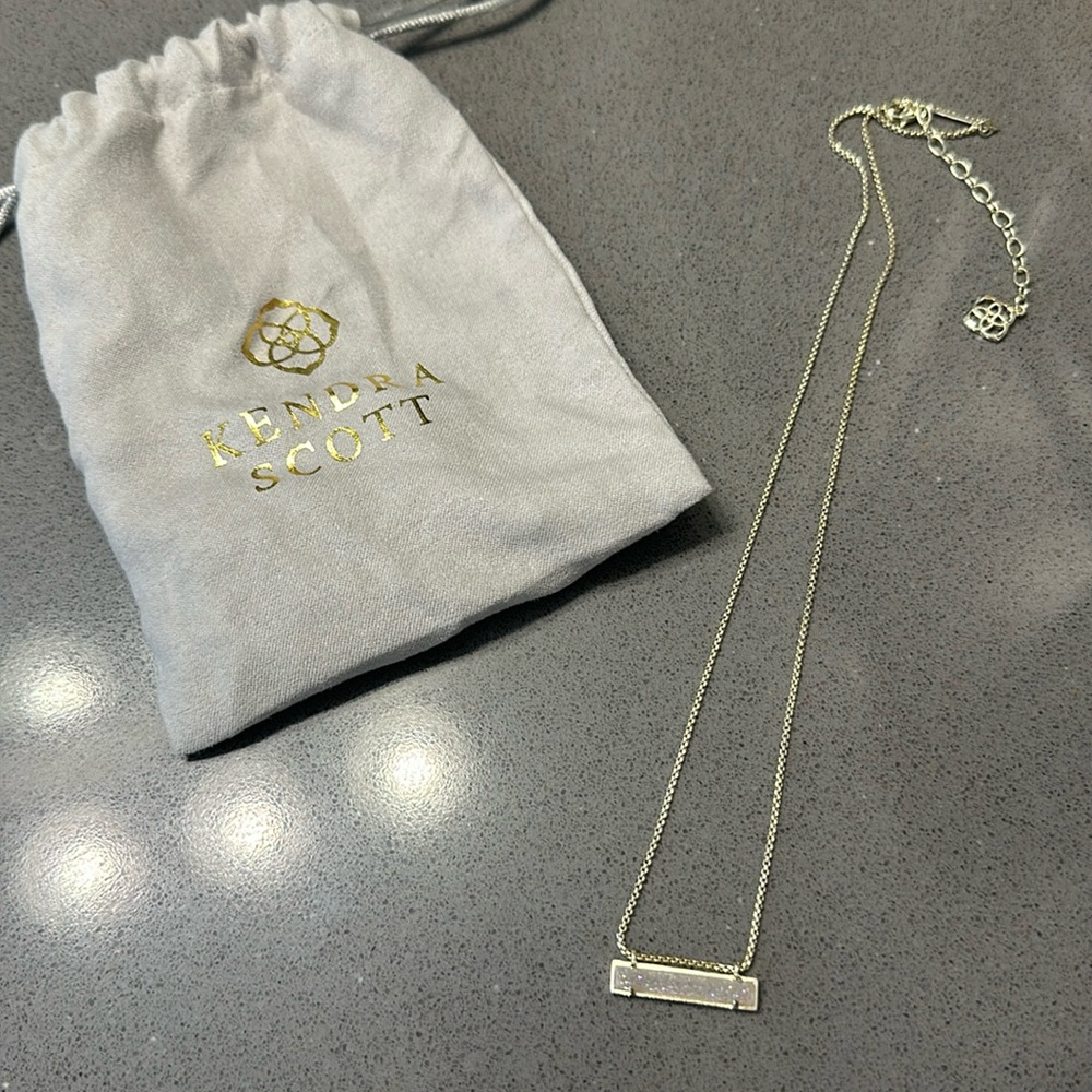 Kendra Scott necklace